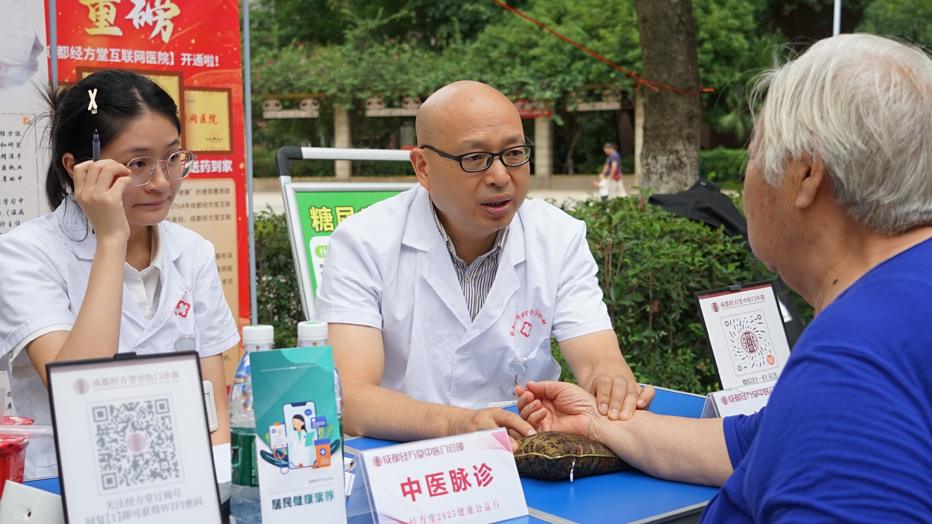 经方堂李泽主任把脉问诊