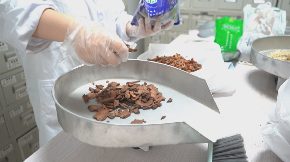 成都经方堂熊杰主任:甲状腺结节为何更“偏爱”女性?